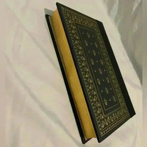 Wuthering Heights By Emily Bronte - Picture 6 of 6